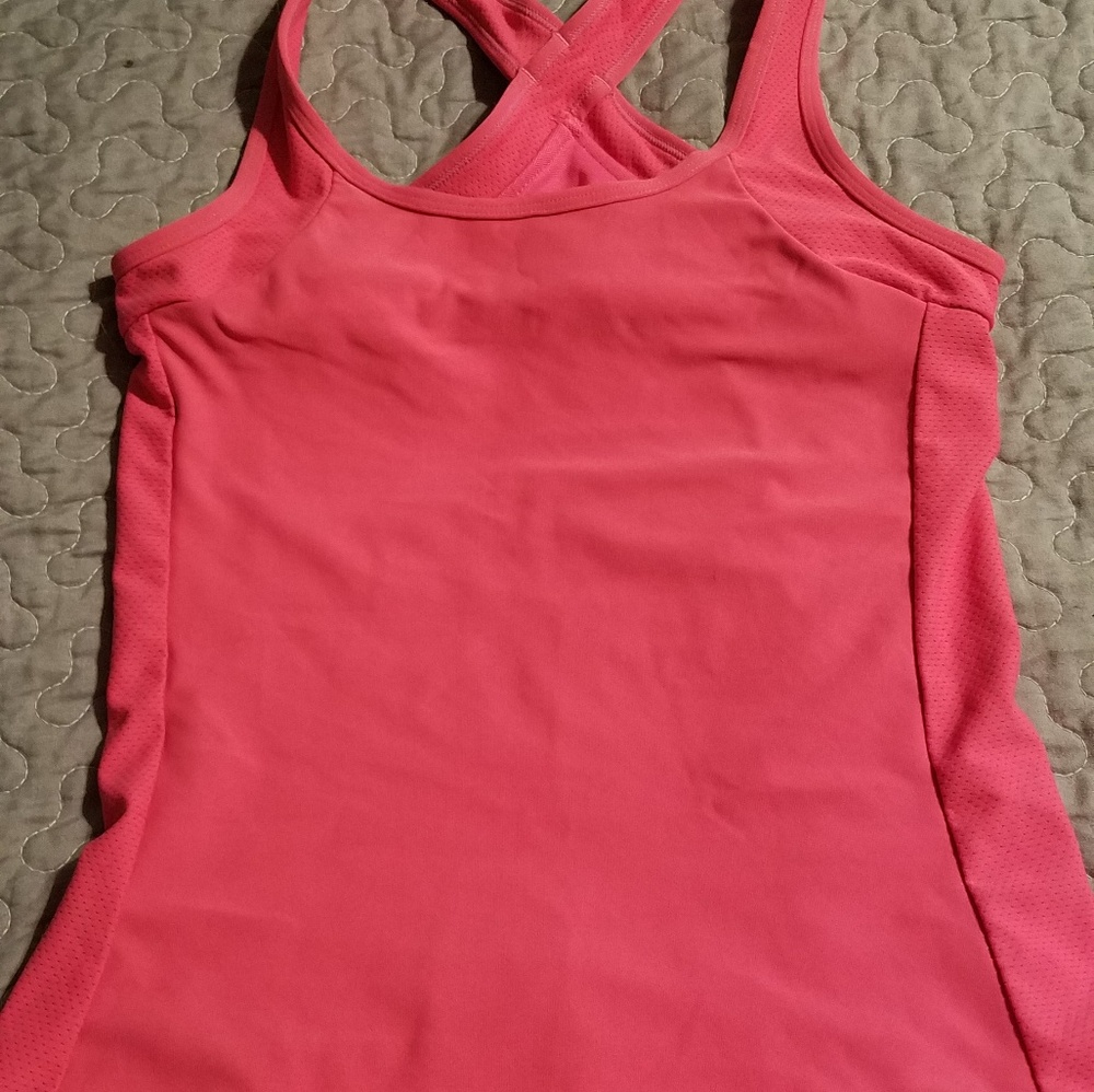 Workout tank w/built in bra